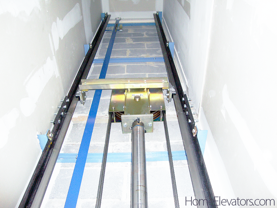 Hydraulic home elevator rails and piston
