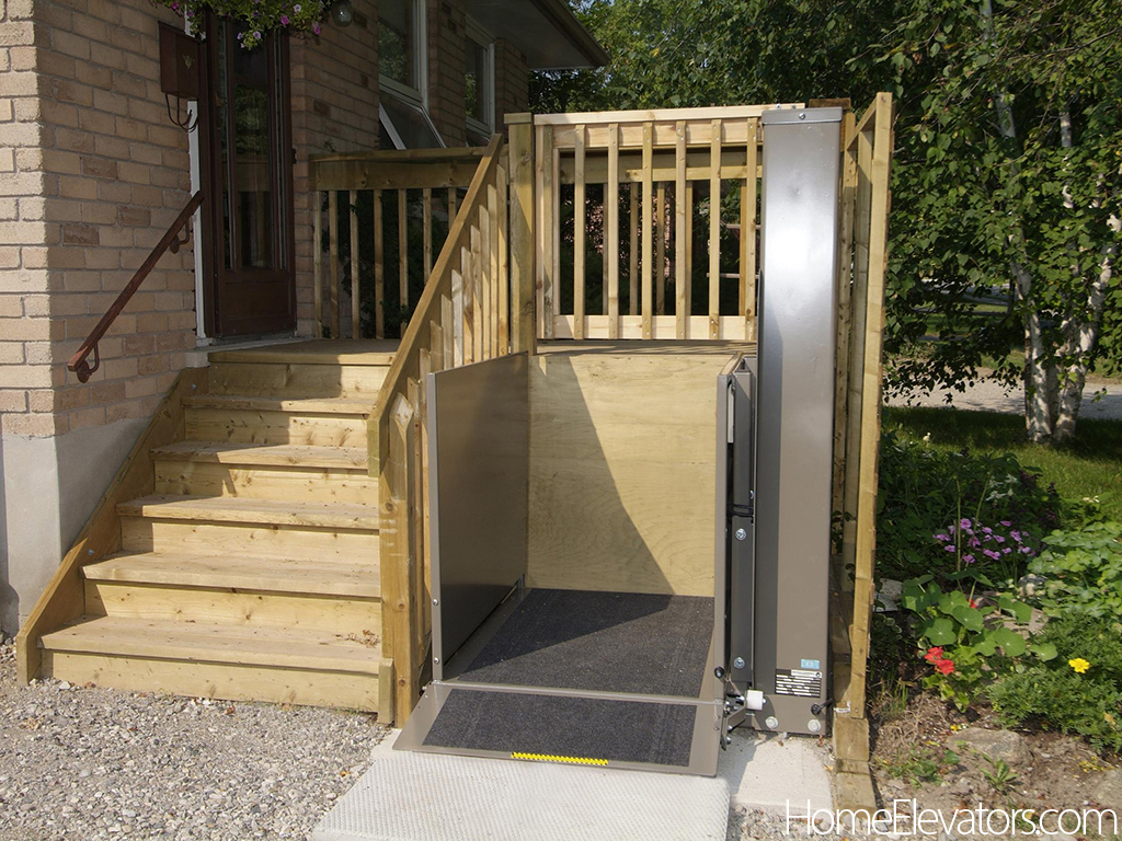 Outdoor wheelchair lift for home