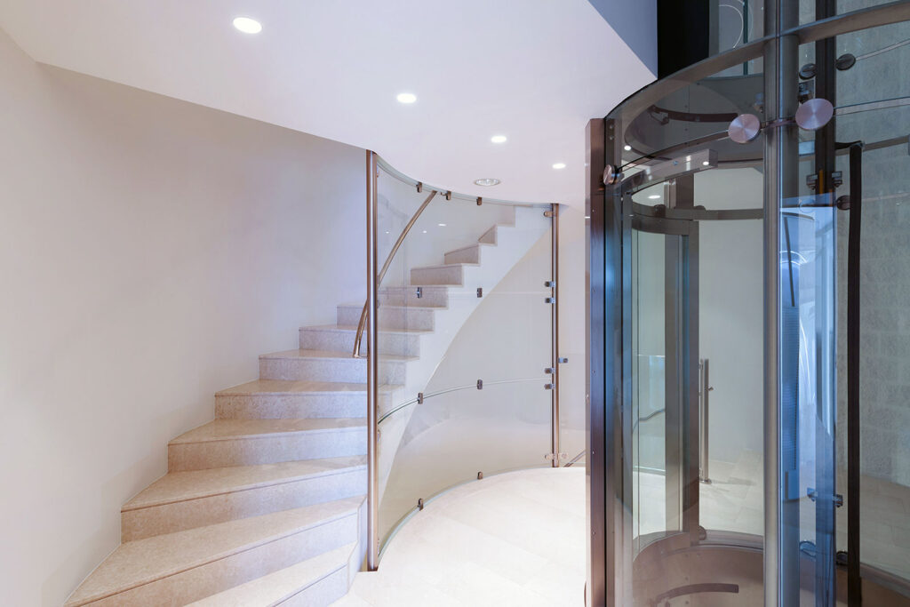 Round-glass-elevator